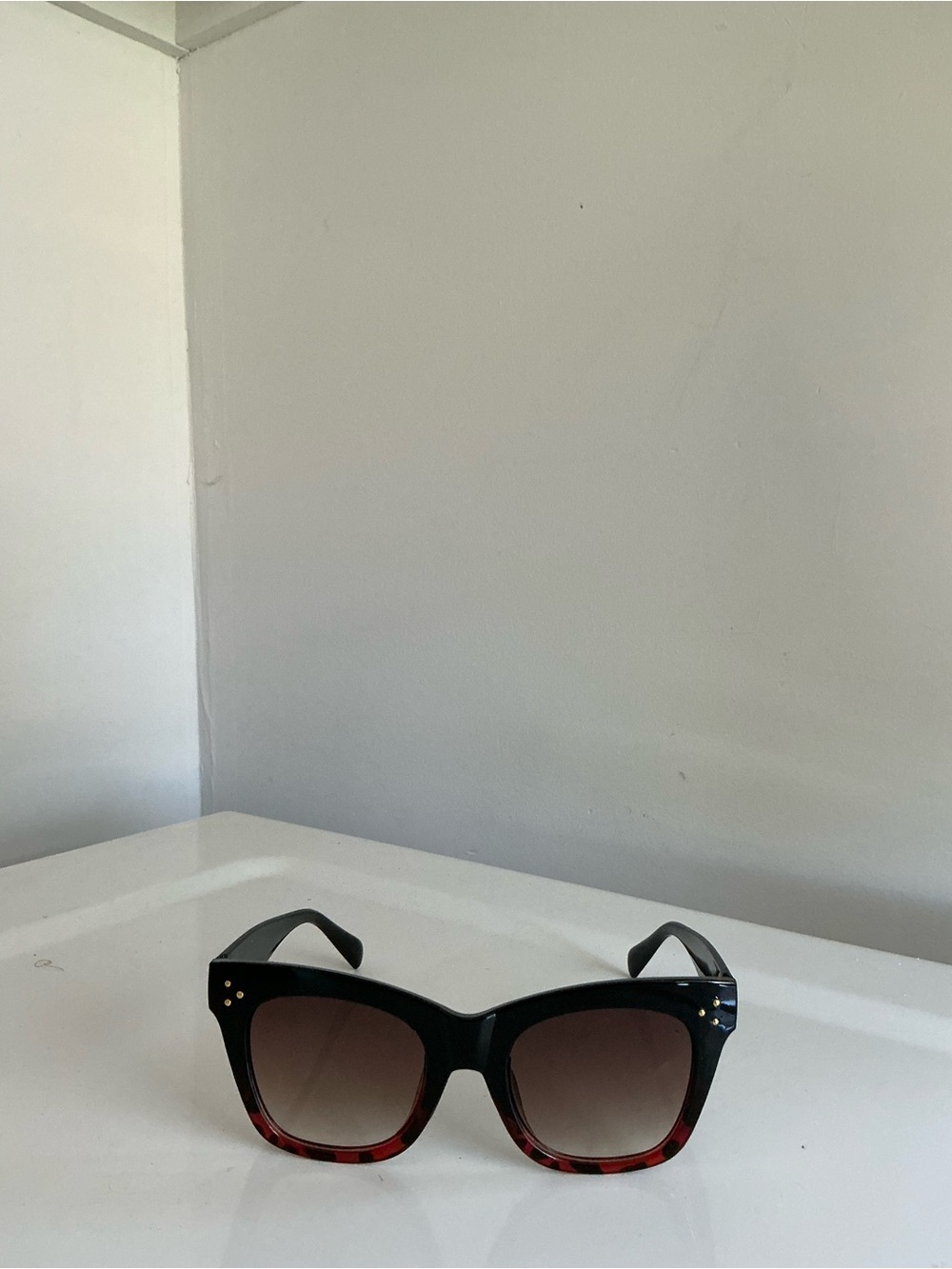 Women's Cat-Eye Gradient Sunglasses - Black to Tortoise Accent